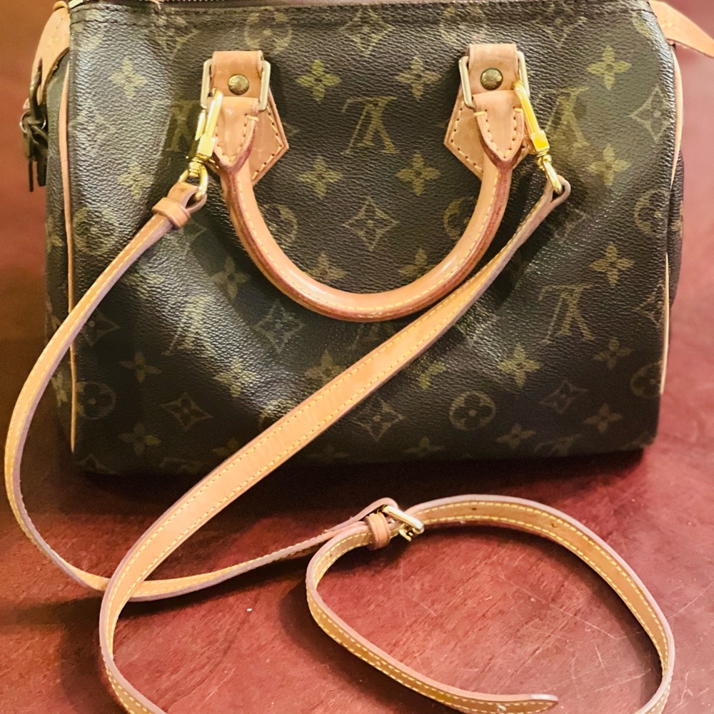 Authentic Louis Vuitton Speedy 25 Classic Monogram